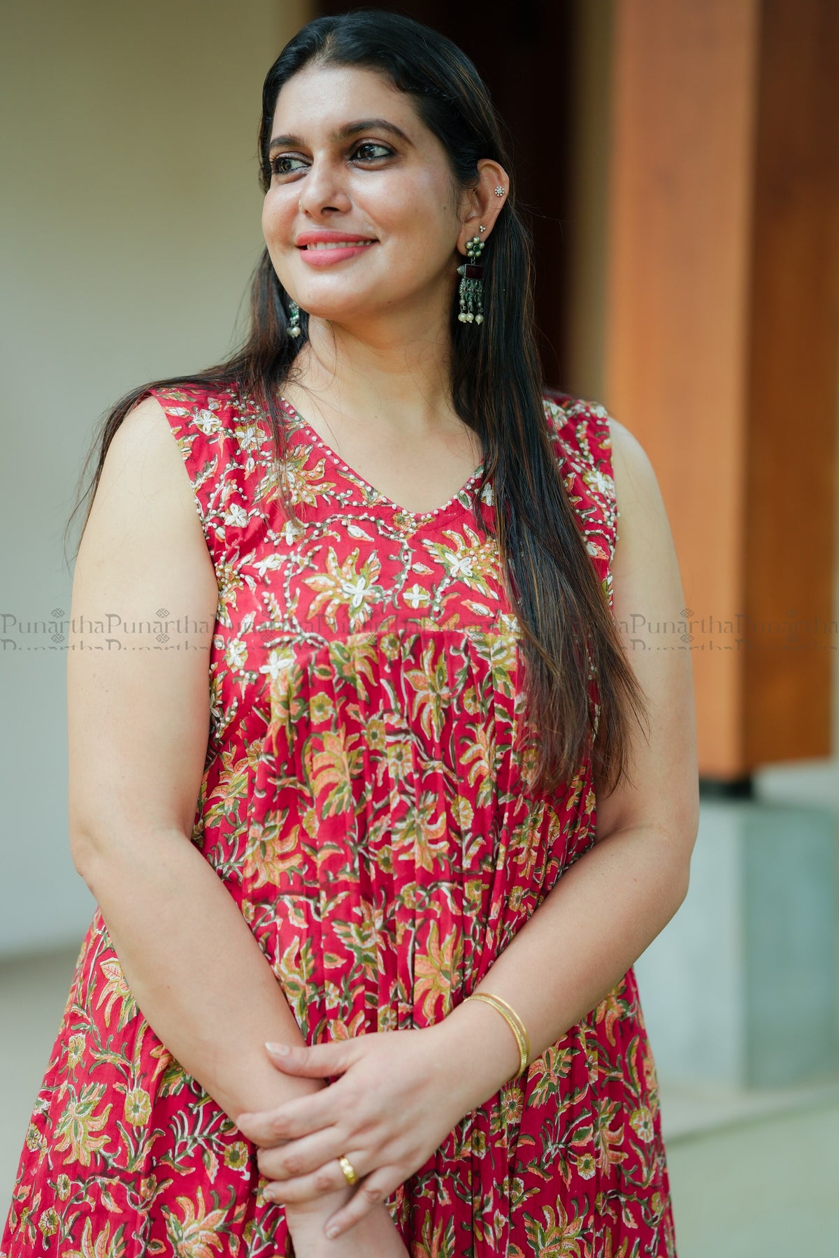Sangneeri Thread Work Kurti, print and construction detail