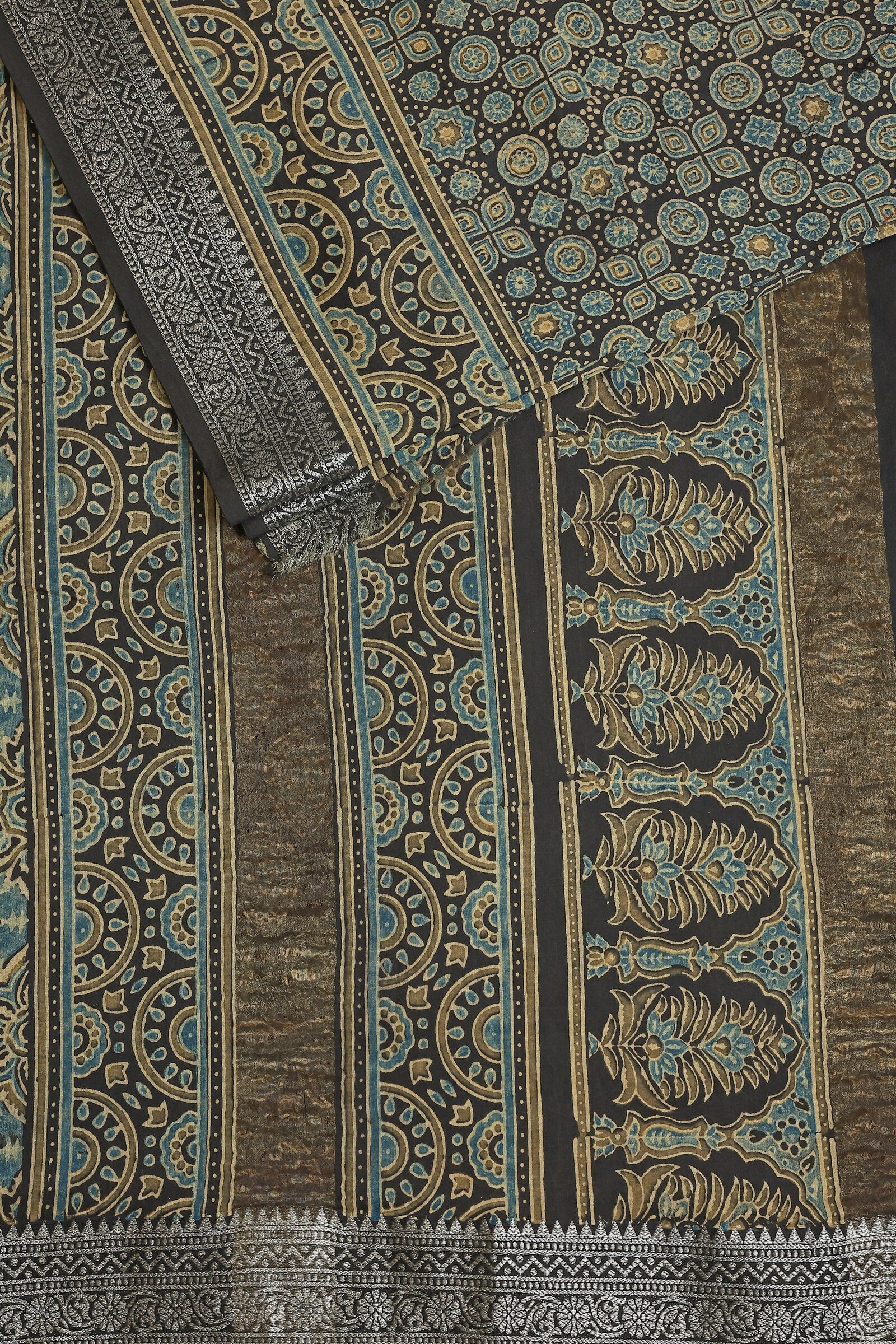 Ajrak Chanderi Silk Saree With Zari Border, design view 3