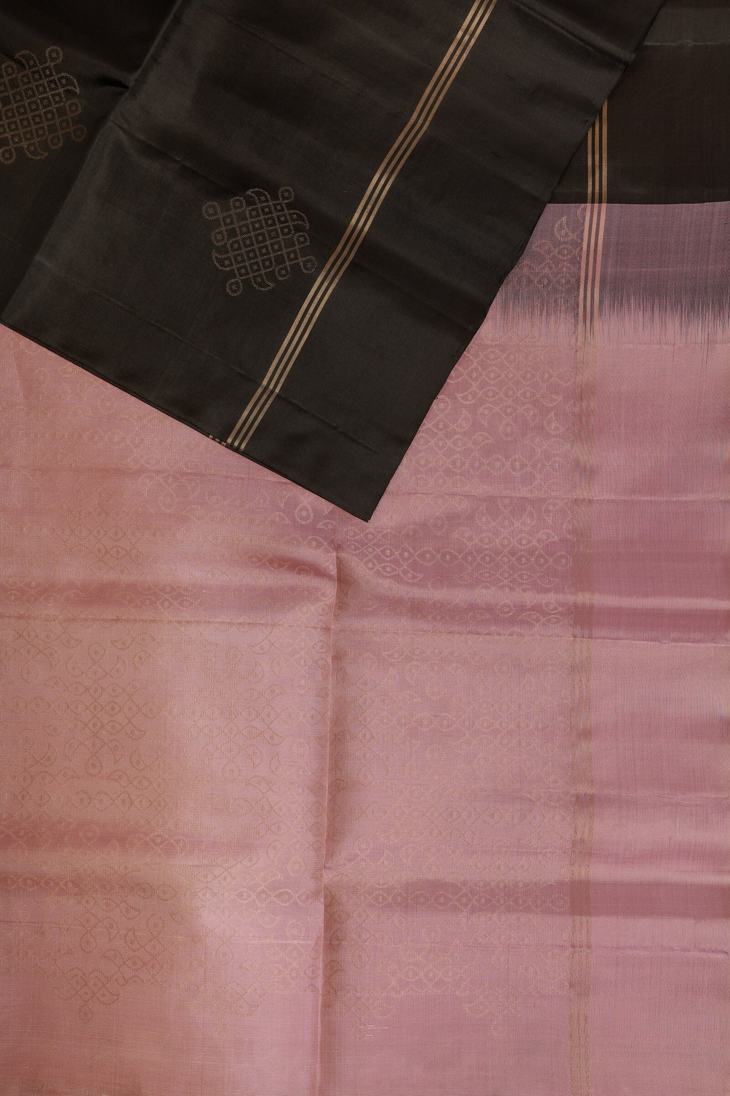 Black And Onion Pink Pure Silk Saree With Kolam Buttas On Body And Pallu, design view 3