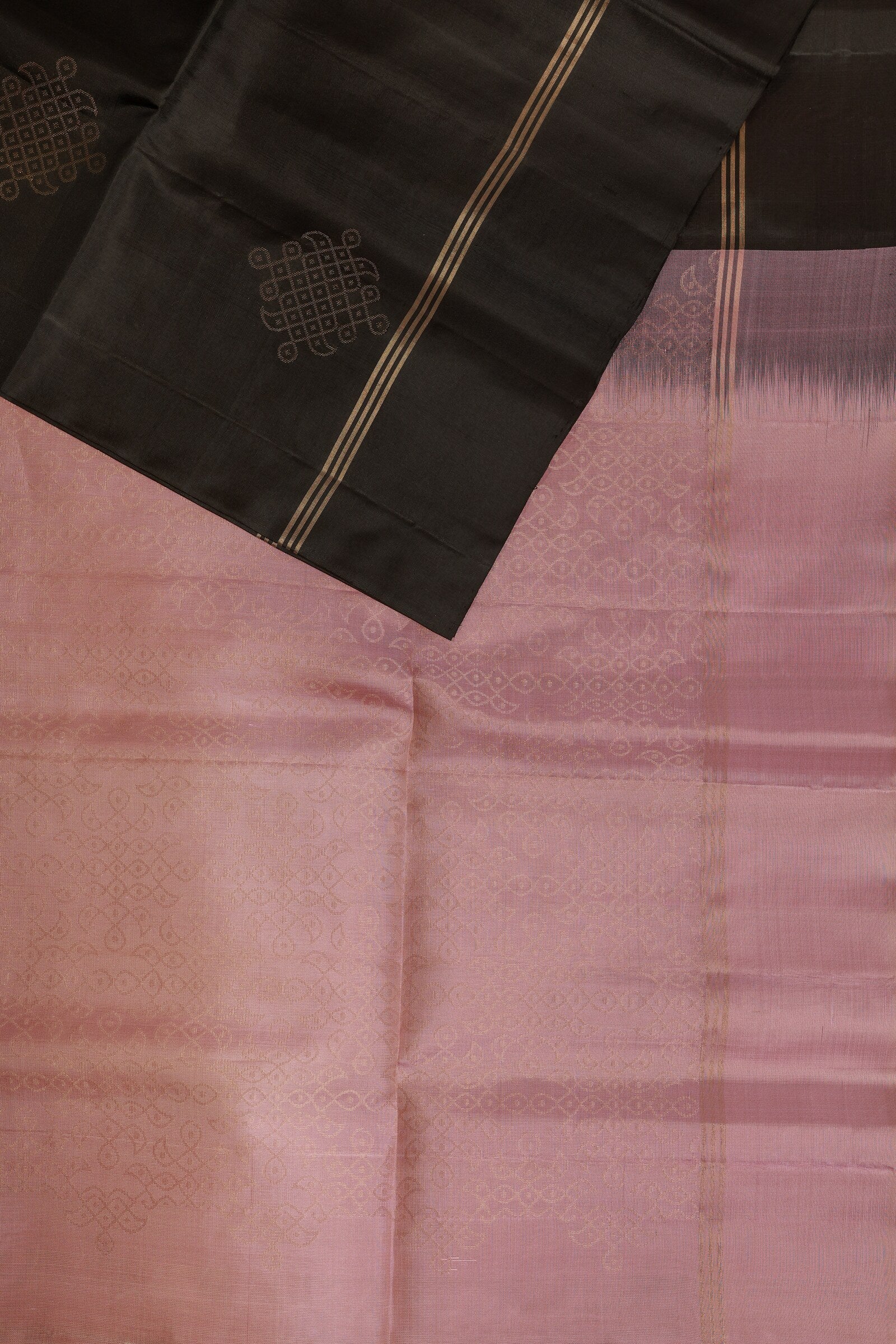 Black And Onion Pink Pure Silk Saree With Kolam Buttas On Body And Pallu, design view 3