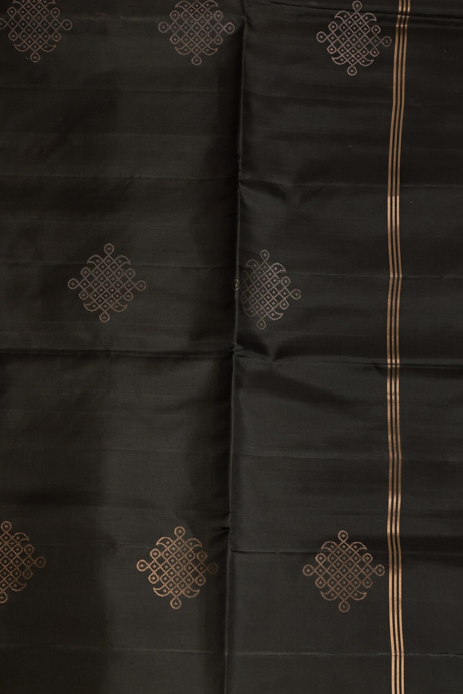Black And Onion Pink Pure Silk Saree With Kolam Buttas On Body And Pallu, design view 4