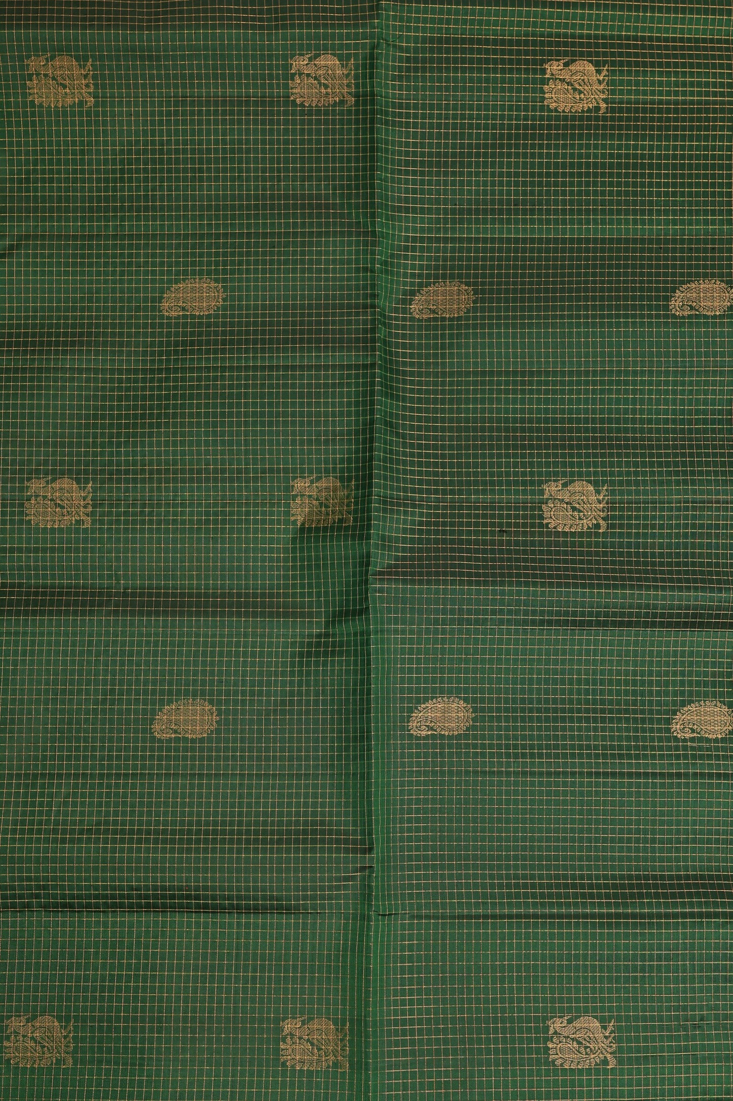 Green Pure Silk Saree With Small Zari Kattam And Mayil Buttas, design view 3
