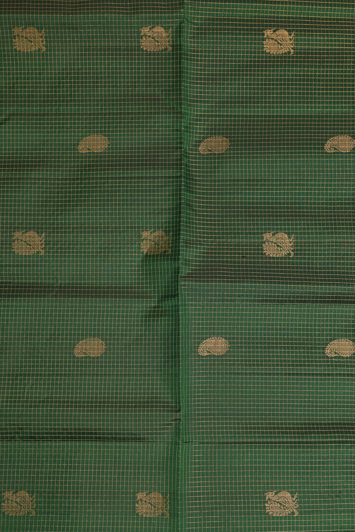 Green Pure Silk Saree With Small Zari Kattam And Mayil Buttas, design view 3