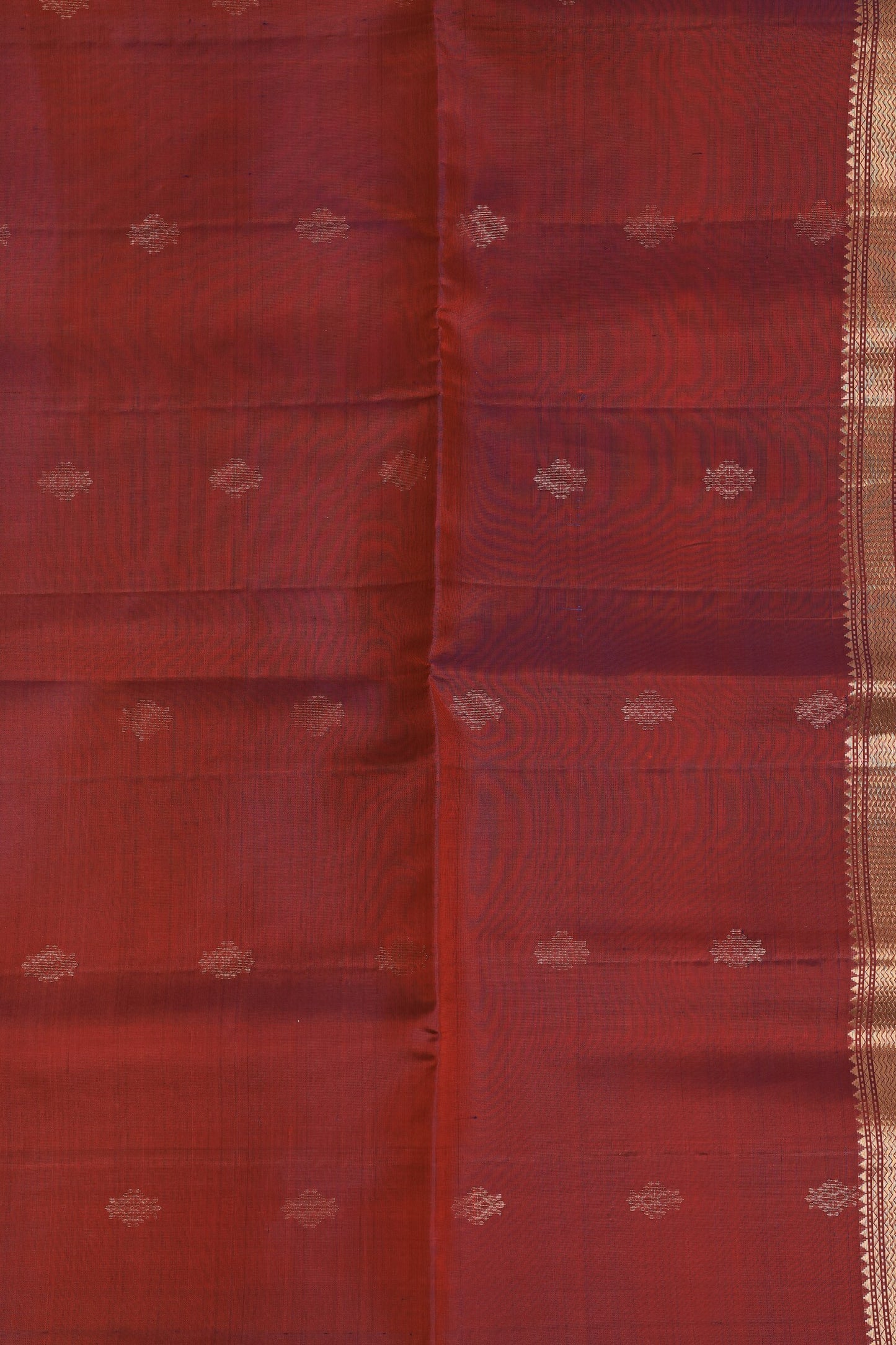 Magenta Red Pure Silk Saree With Small Zari Border, design view 4