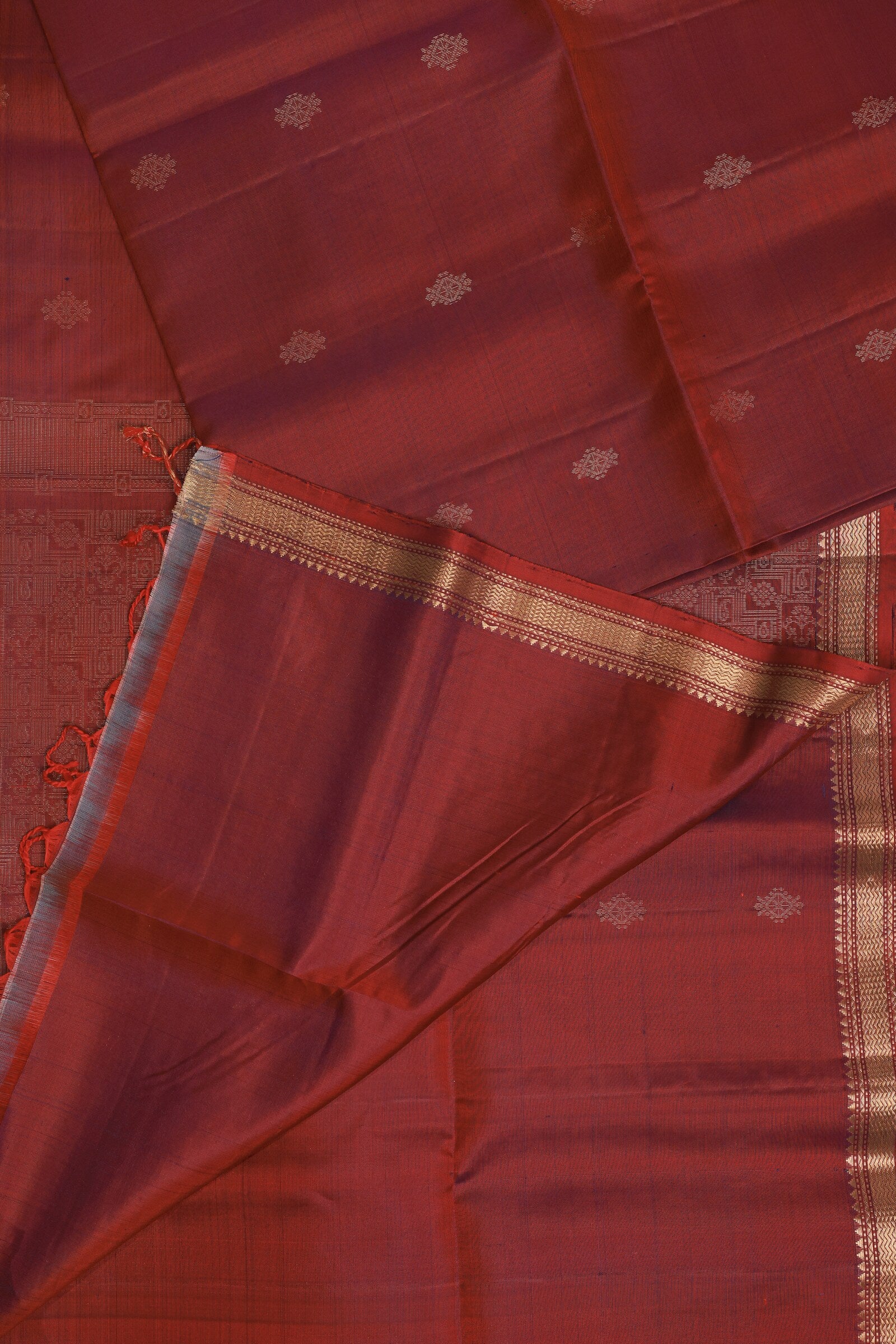 Magenta Red Pure Silk Saree With Small Zari Border, design view 3