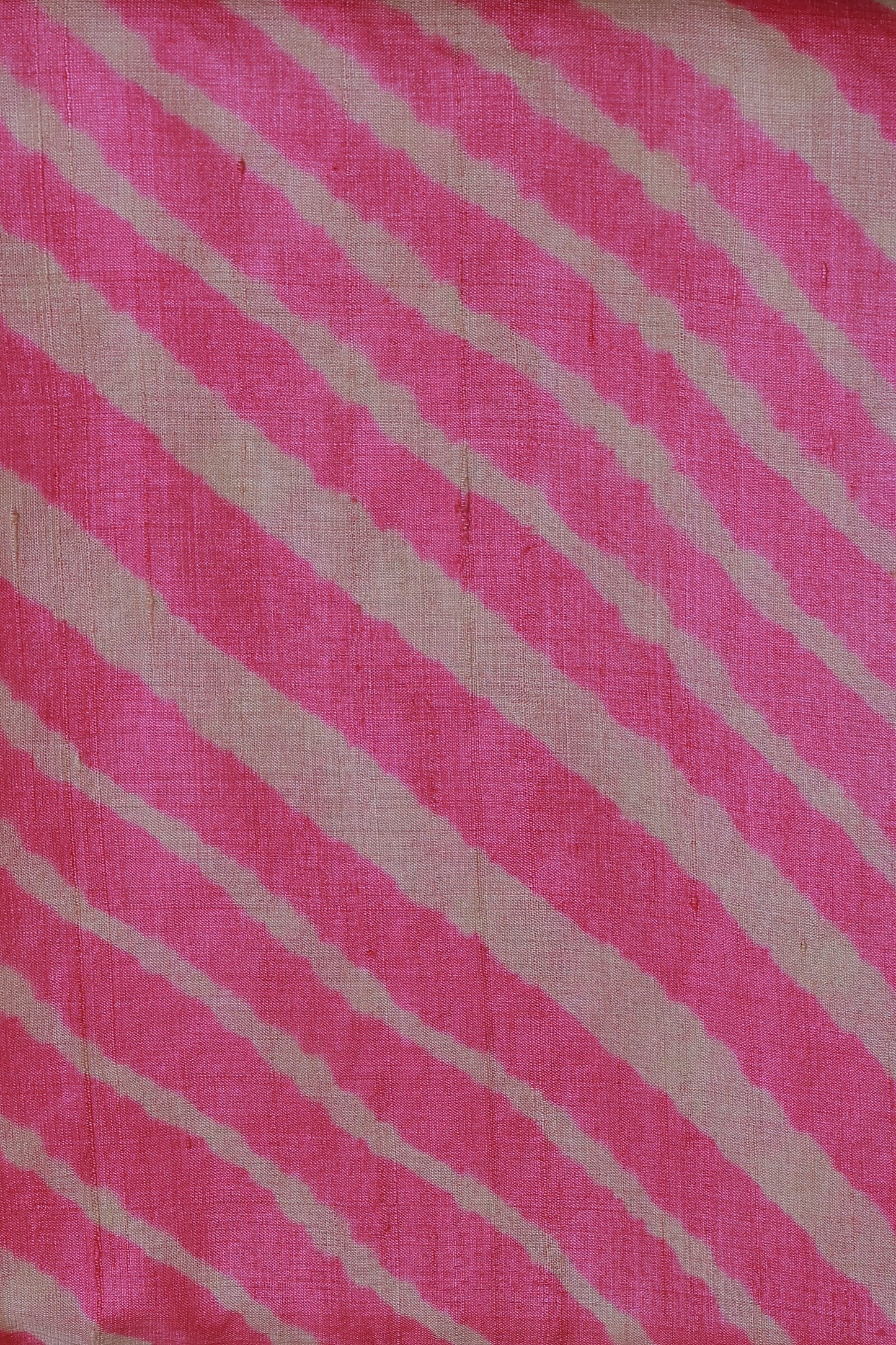 Peach And Off White Tussar Lahariya Saree, fabric detail